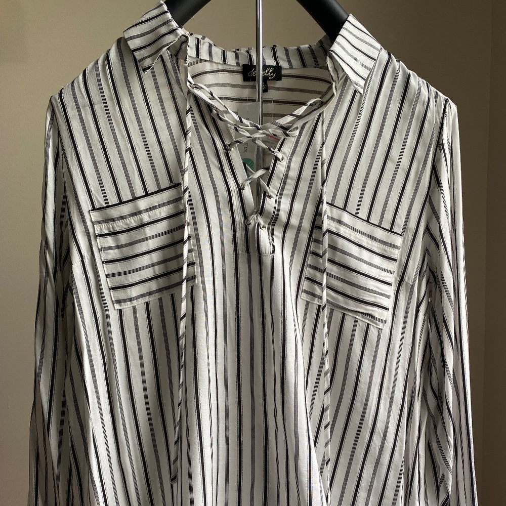 Dee Elly Elayne Lace Up Detail Top - Stitch Fix - New with Tags!